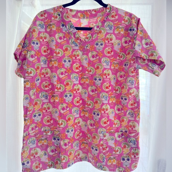 Tops - 🩷💀 Dia de Los Muertos Sugar Skull scrub top medium